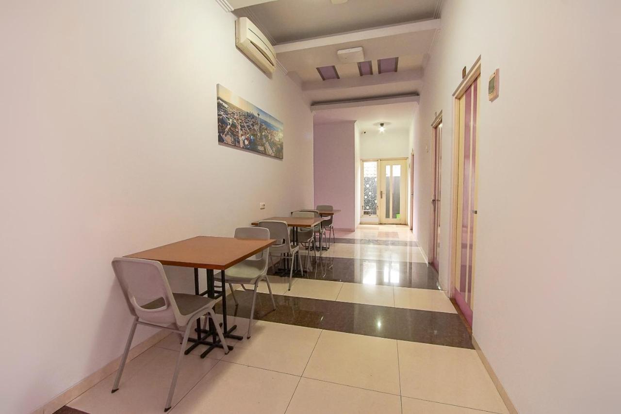 Urbanview Hotel Fiffa Kauman Malang Exterior foto