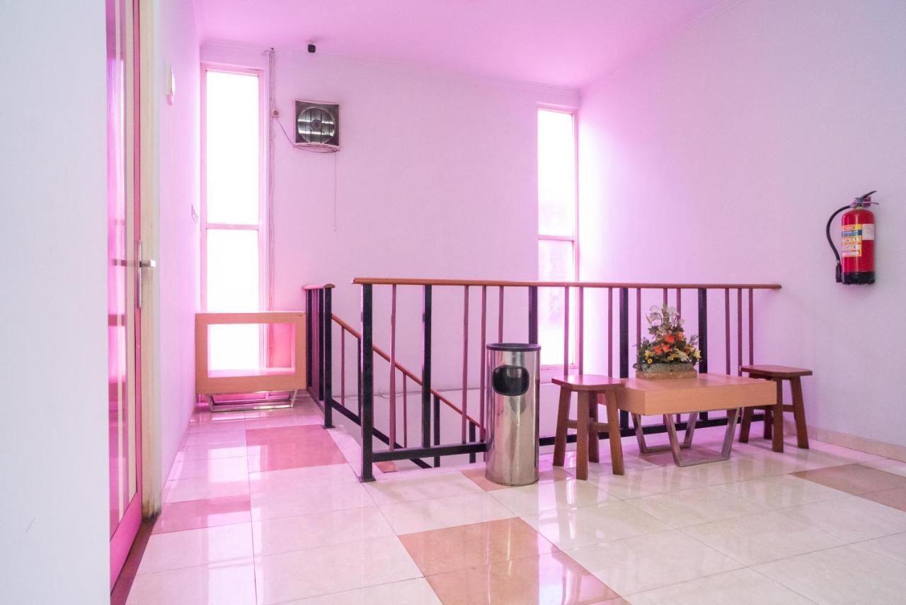 Urbanview Hotel Fiffa Kauman Malang Exterior foto
